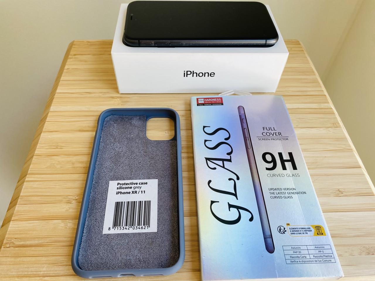 IPhone 11 zwart 64GB incl. nieuw hoesje en screenprotector