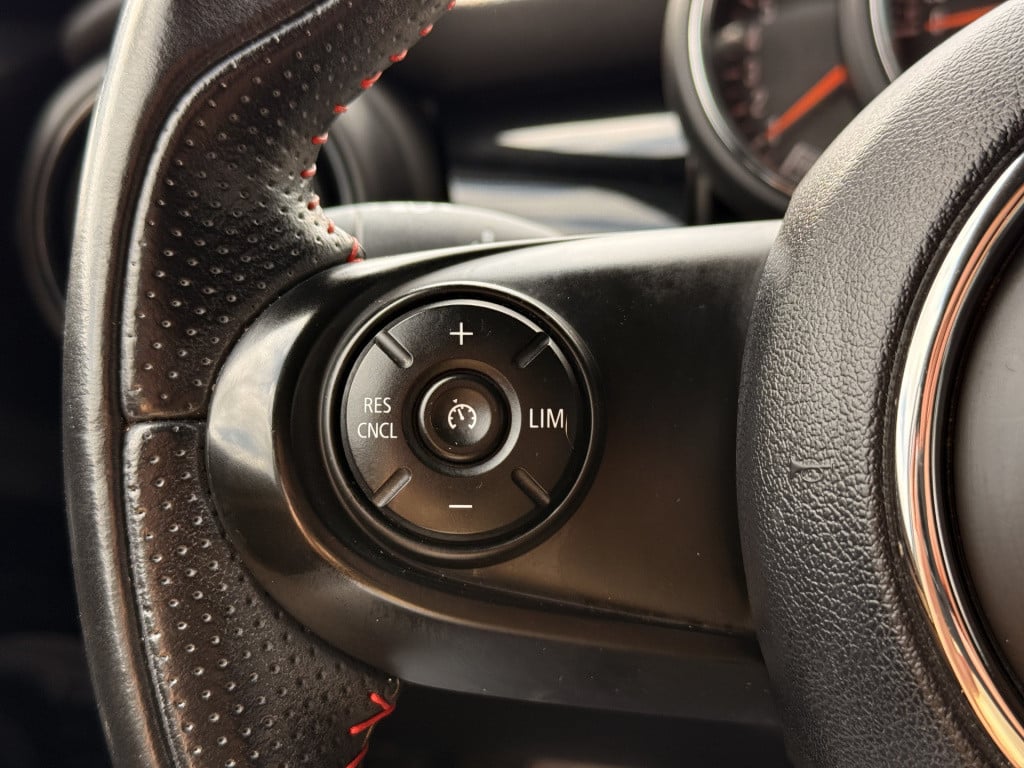 Mini Cooper mini 1.5 king’s cross | john cooper works | navi | cruise | led