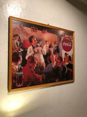 Leuke poster ingelijst achter ontspiegeld.