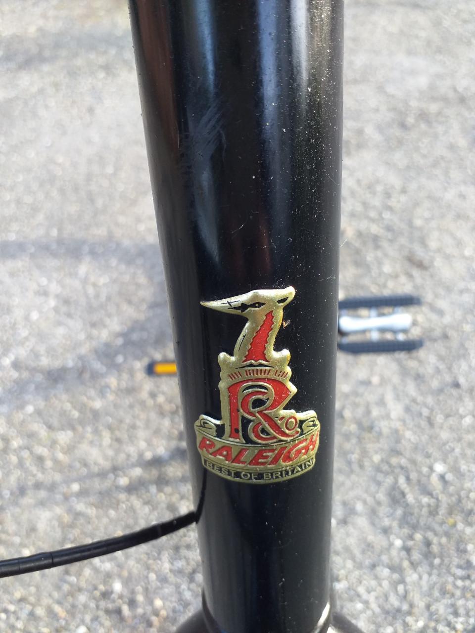 """"RALEIGH OMA TRANSPORTFIETS ZO GOED ALS NIEUW""