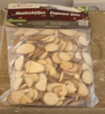 Nieuwe zak houtschijfjes hazelnoot