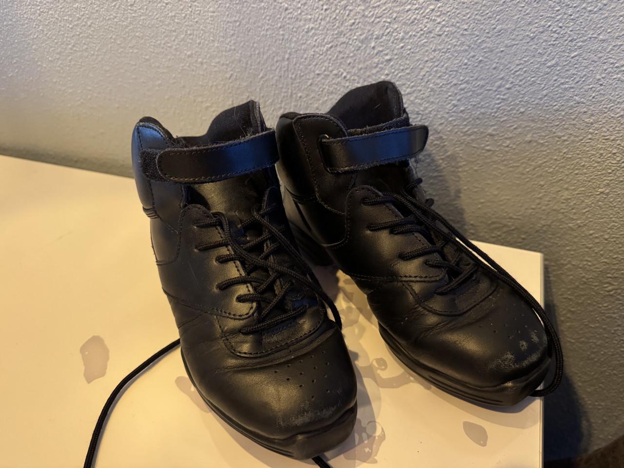 CAPEZIO DS01 DANSSNEAKERS body Action