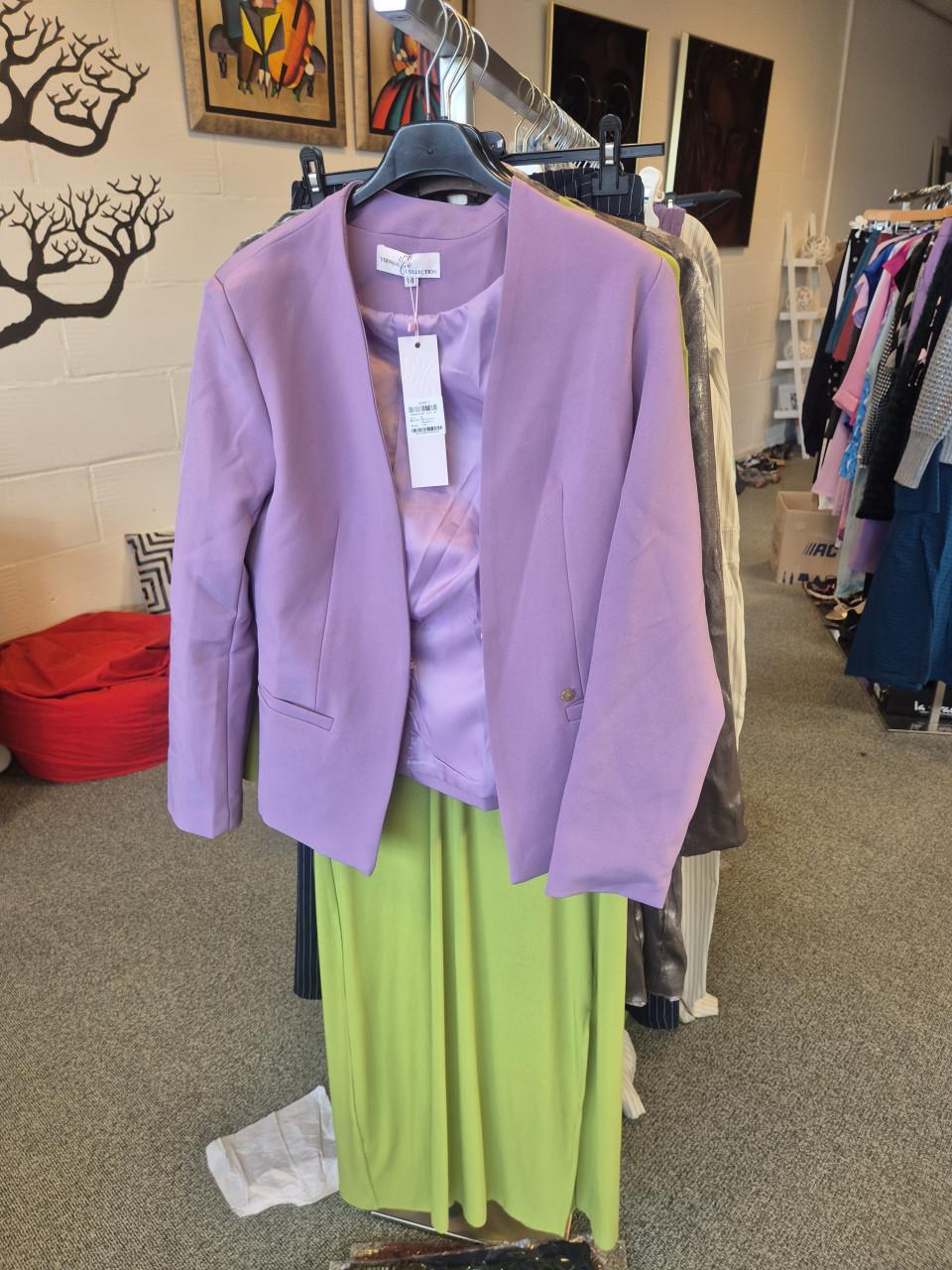 Partij nieuwe dameskleding