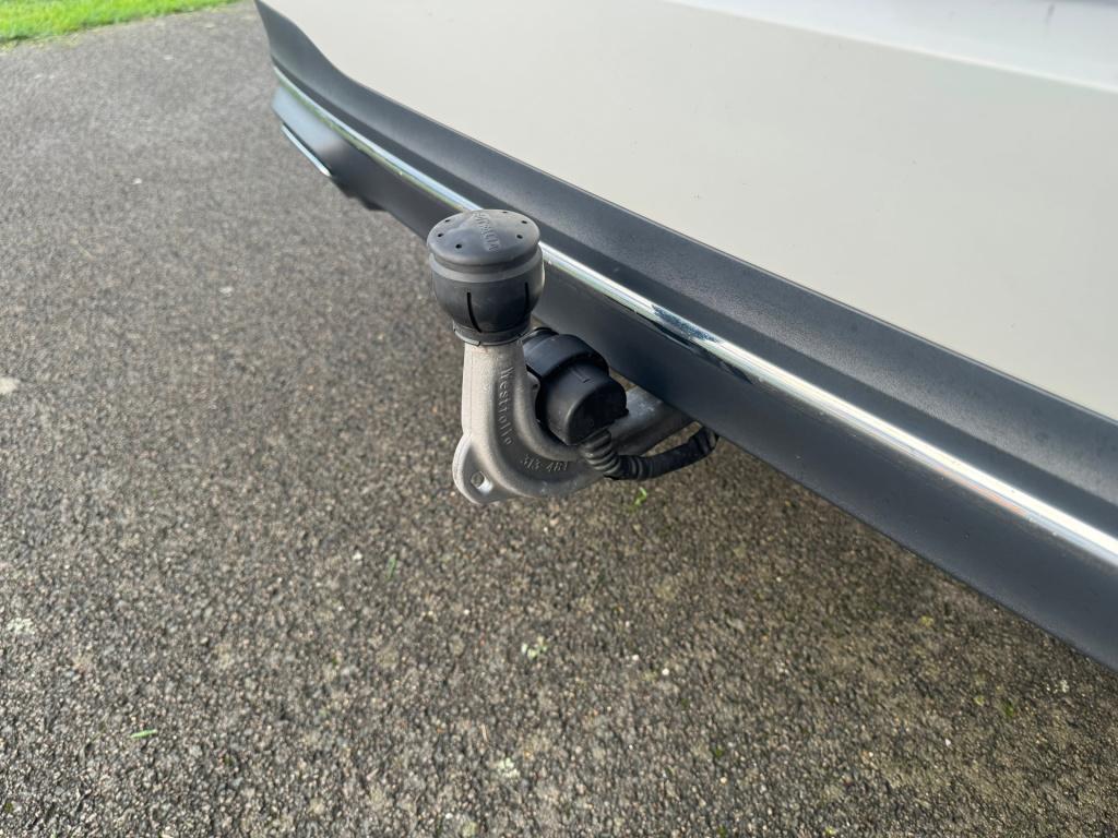 Mercedes-Benz B-Klasse 220 progressive automaat , trekhaak , panoramaschuif