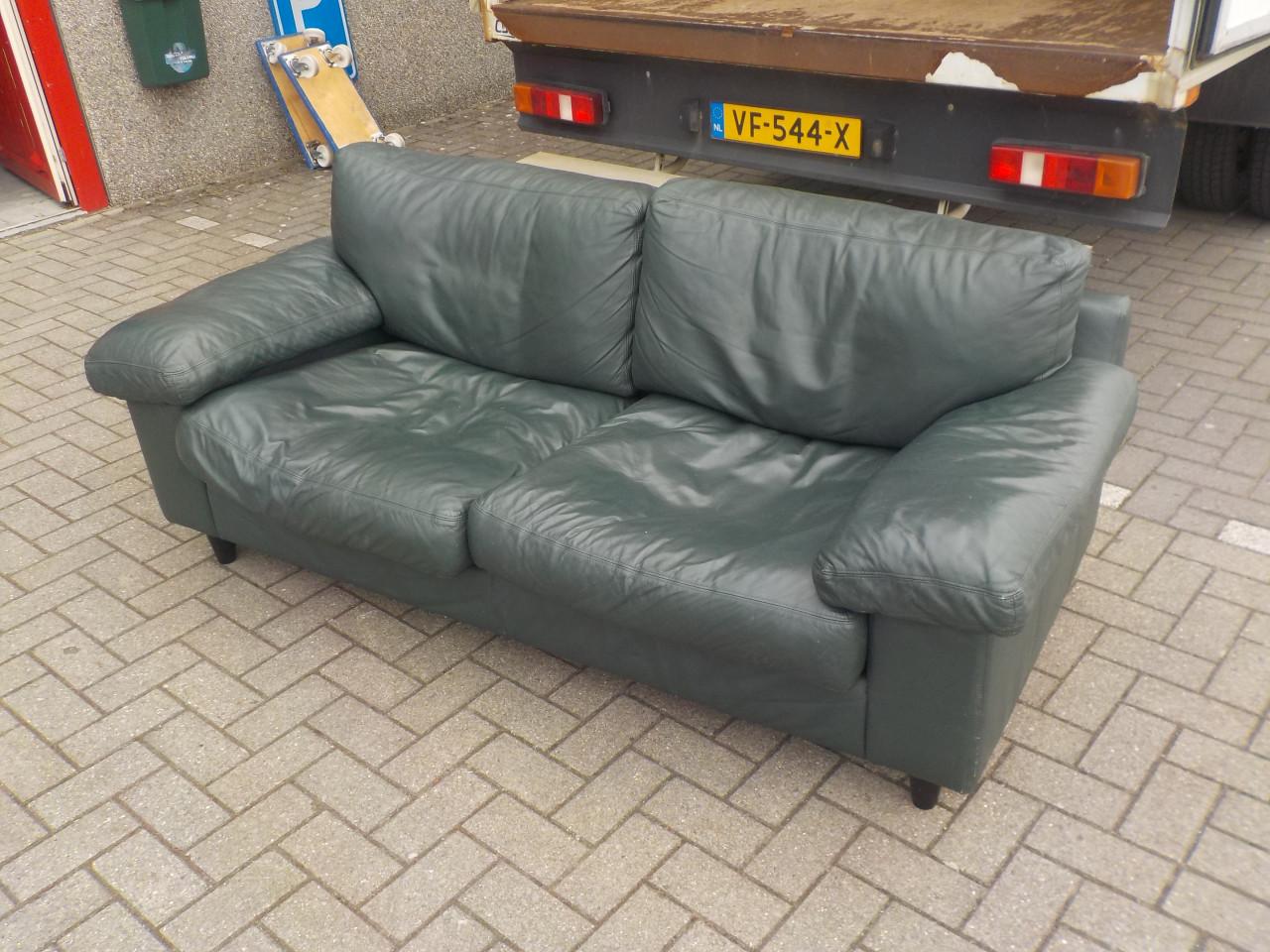 Mooie kwaliteit leren bank die er goed uitziet maar doorgezakt is 10 euro