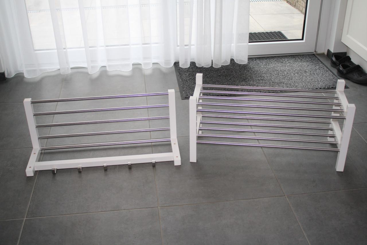 Te koop witte kapstok en wit schoenenrek