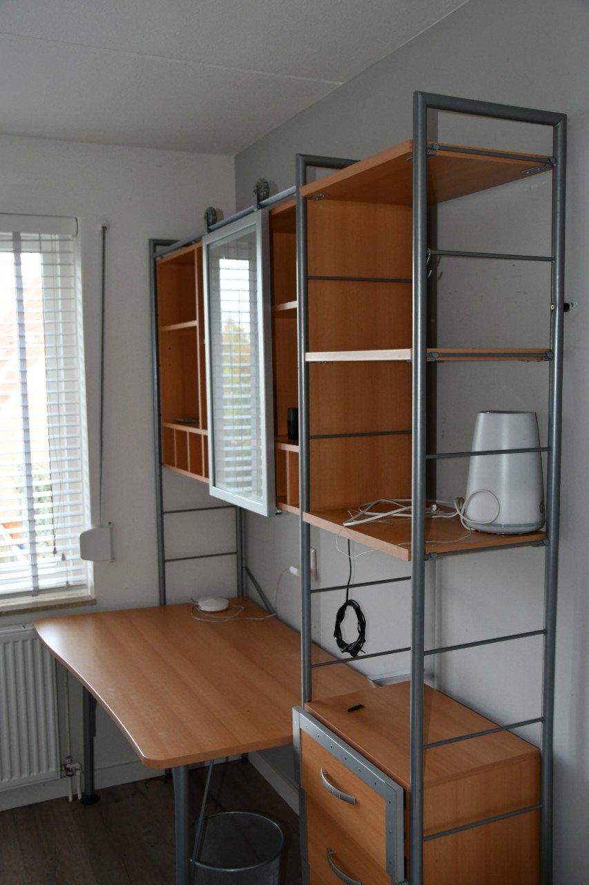 Bureau tienerkamer, kledingkast