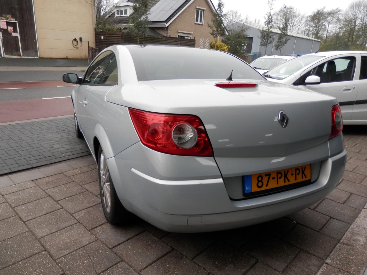 Auto Garant Biedt Aan: Renault Megane 1.6 Cabrio Privilegé