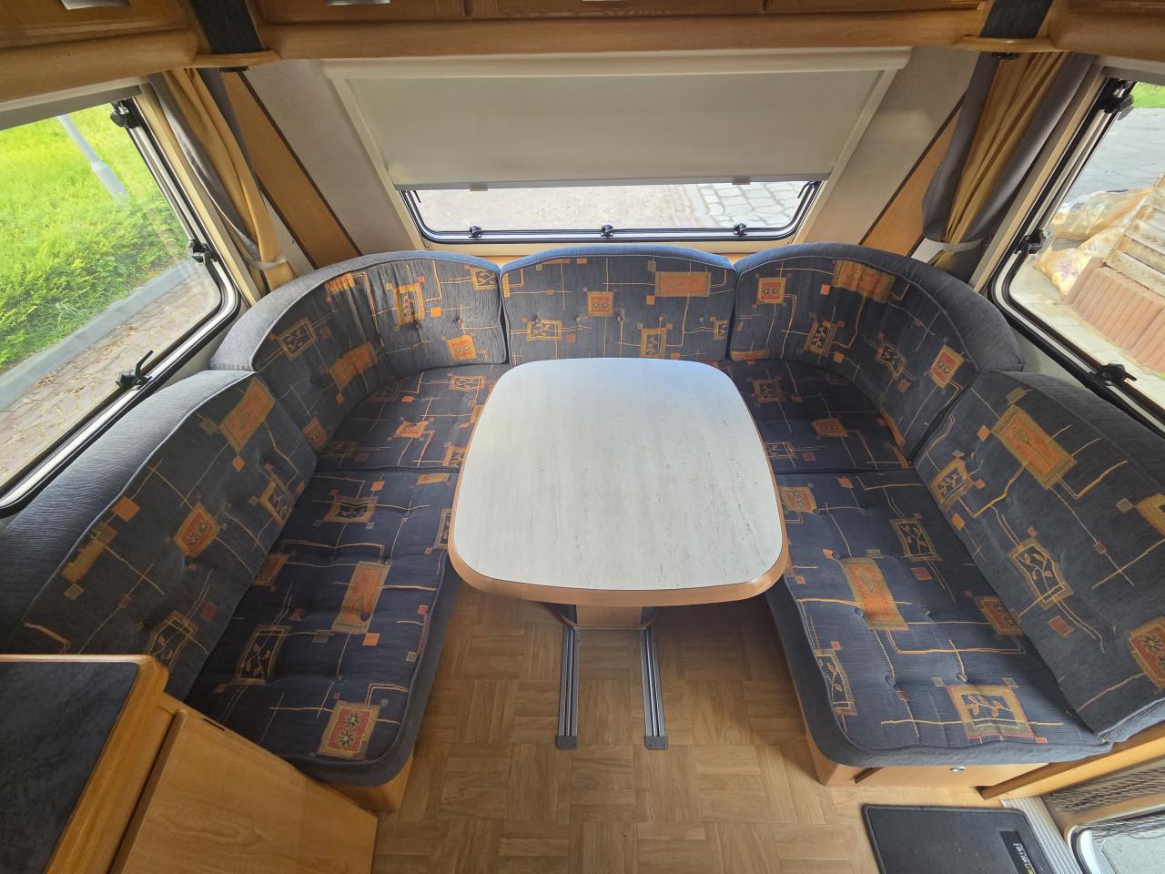 Lmc dominant 530-frans bed met voortent,mover,vaste luifel