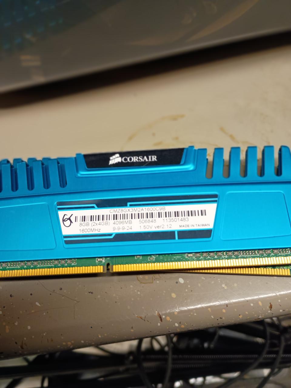 Corsair Vengeance CMZ8GX3M2A1600C9B  2stuks