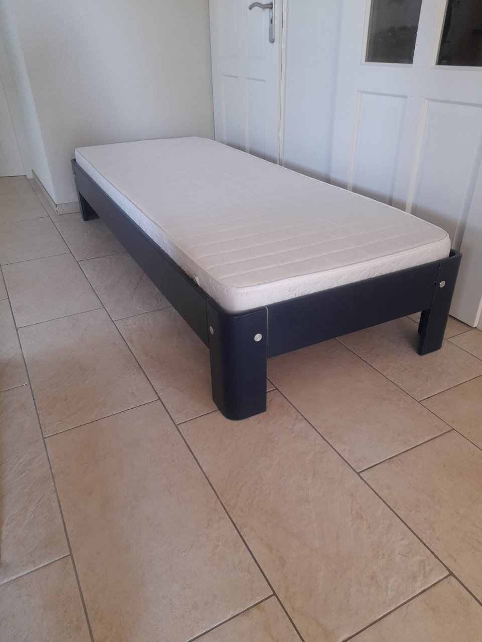 Compleet Auping bed met matras  80 x 210  (in goede nette staat )