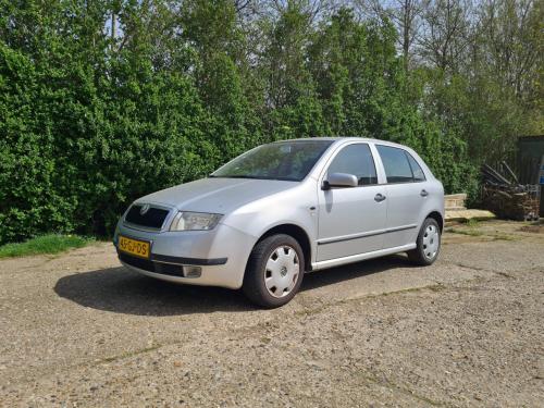 Skoda Fabia 1.4 50KW 2000 Grijs