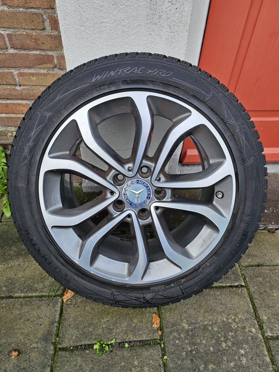 17" Mercedes Breedset Winterbanden + TPMS | Vredestein