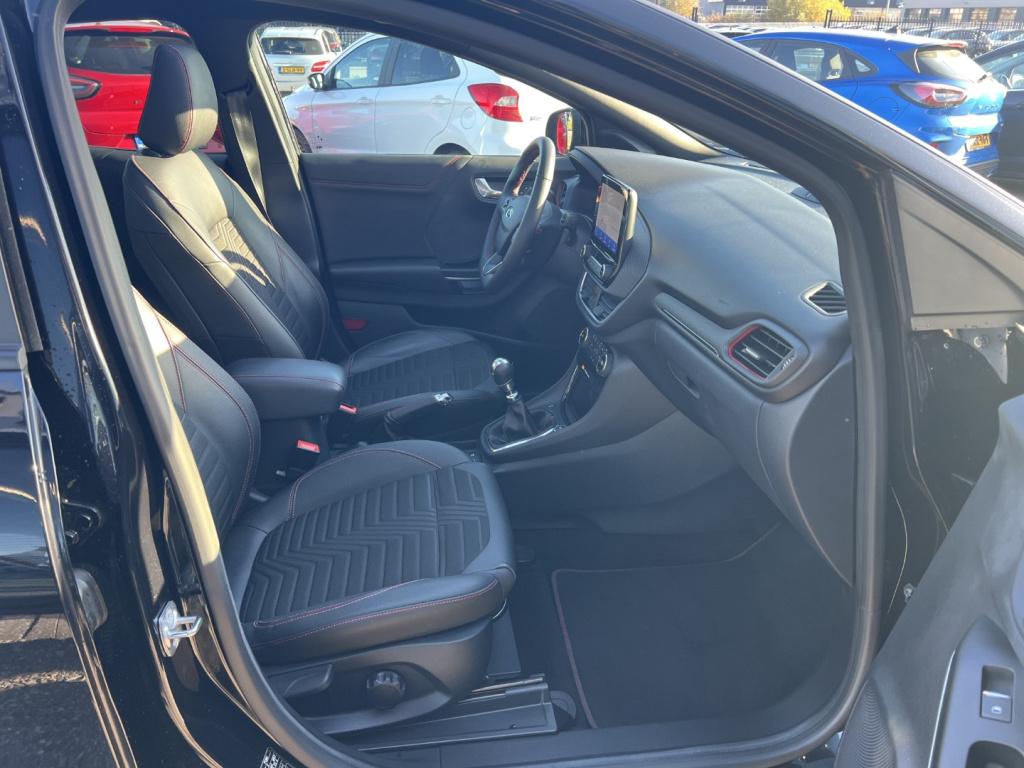 Ford Puma 1.0i ecoboost hybrid 125pk st-line x ,panodak , 19 inch , voorrui