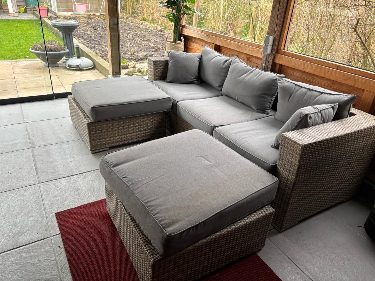 Lounge set en 2 hockers