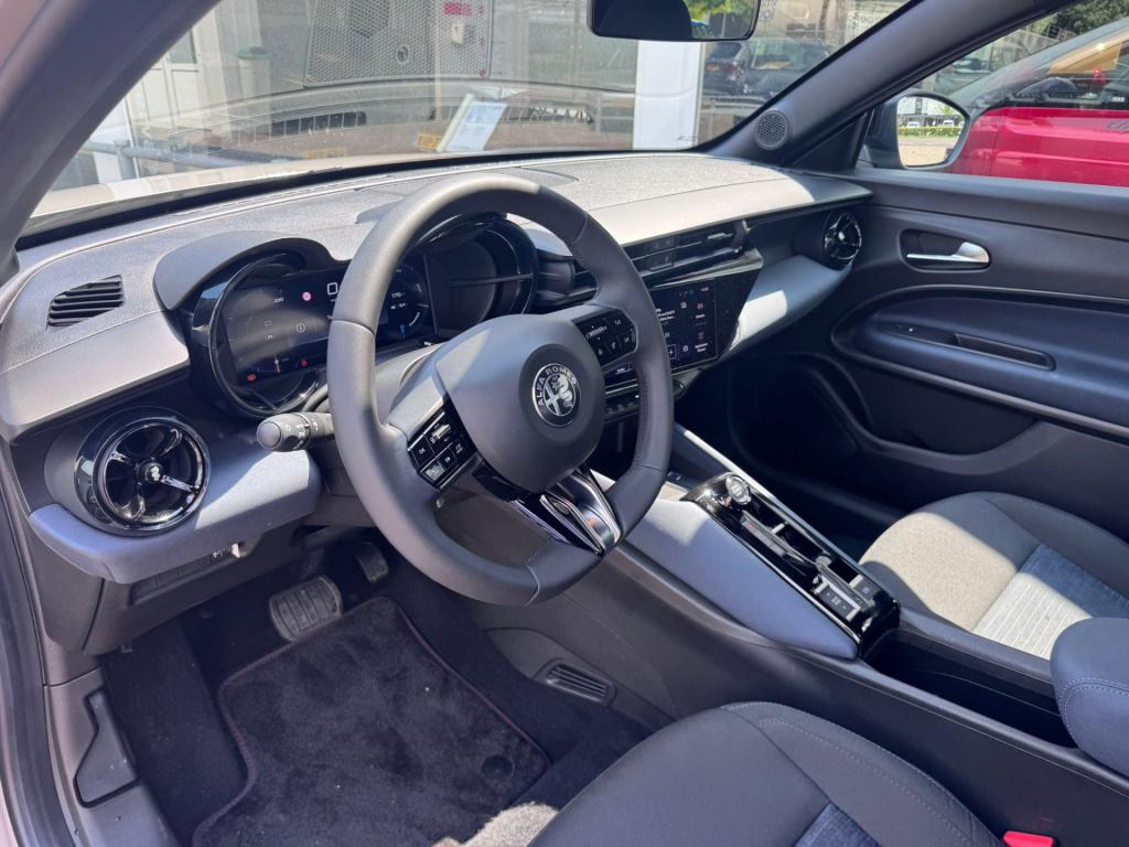 Alfa Romeo Junior elettrica 54 kwh