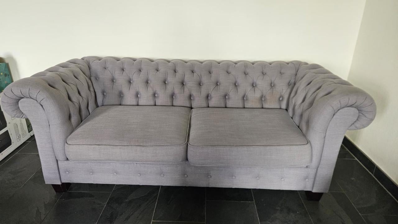Stijlvolle Grijze Chesterfield Tweezitsbank