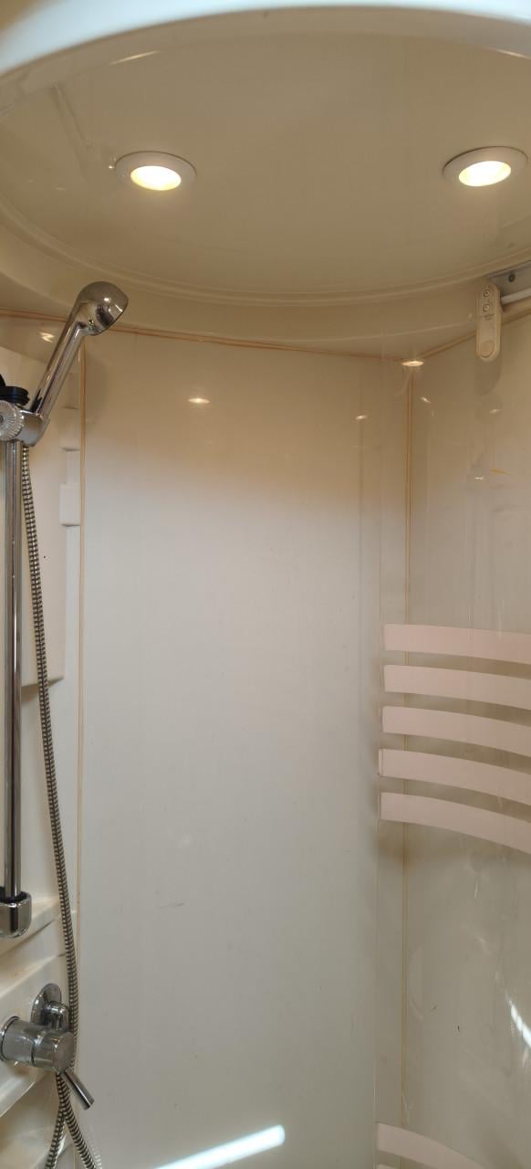 Elddis Hurricane 470 enkele bedden badkamer mover,Gas boiler