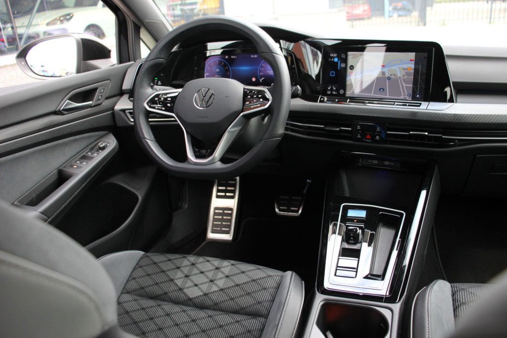 Volkswagen Golf 1.5 etsi r-line business | acc | pano. | camera | dab | sfe