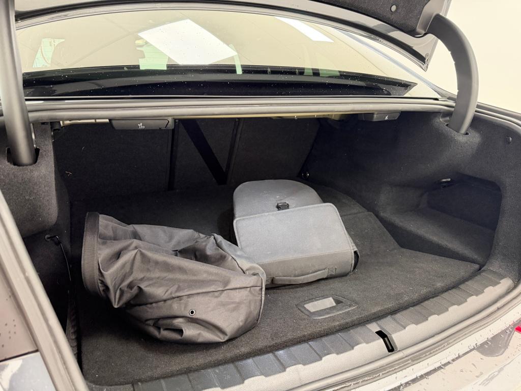 BMW 3-serie 330e m-sport | schuif/kanteldak | elektrische stoelen | verwarm