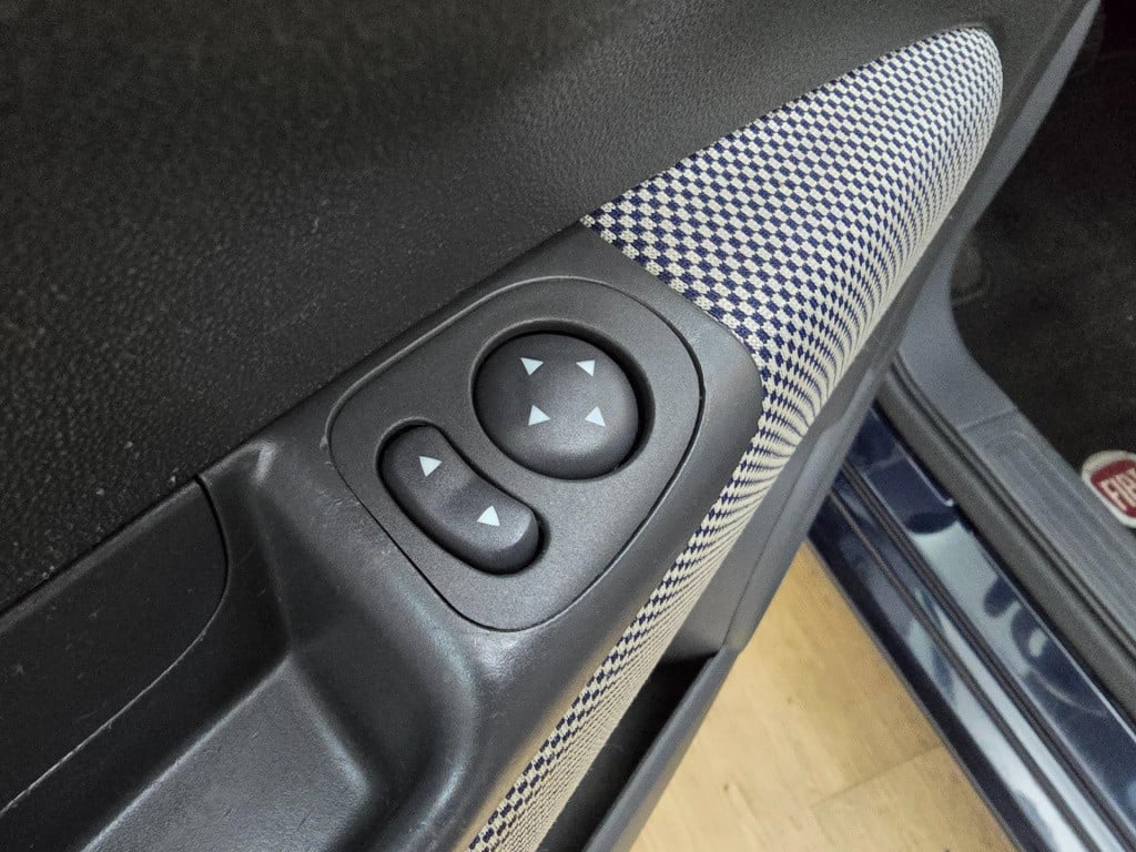 Fiat 500 1.2 lounge | pano | airco | lm velgen | 4-cilinder! | luxe uitvoer