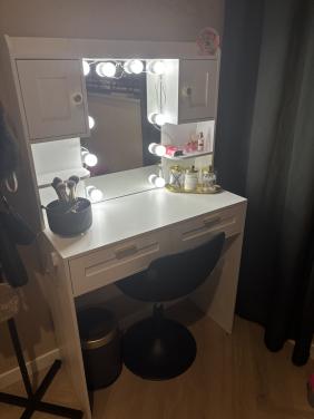 Make up tafel incl. Zwart stoeltje (GERESERVEERD)