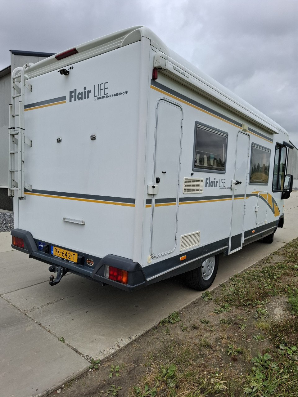 Camper