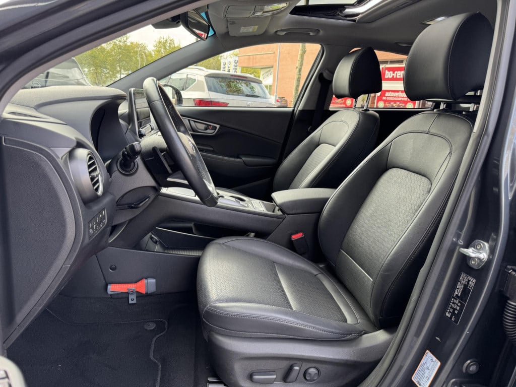 Hyundai Kona ev premium 64 kwh soh 97% meest luxe uitvoering incl. schuif-/