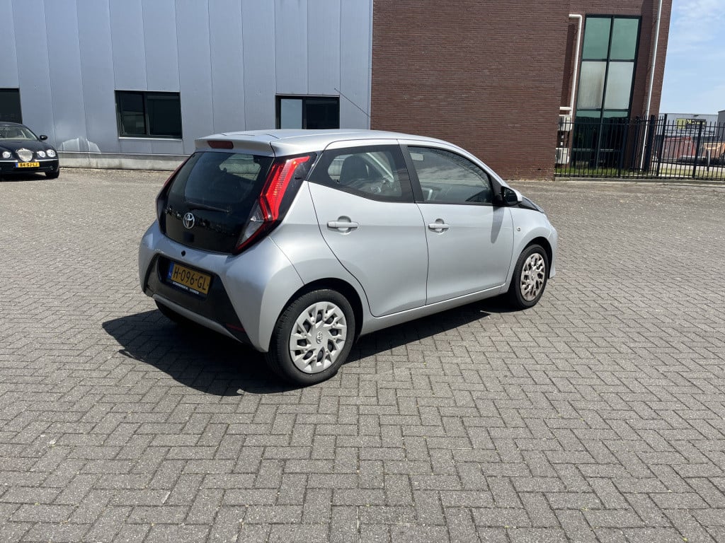 Toyota Aygo 1.0 vvt-i x-play