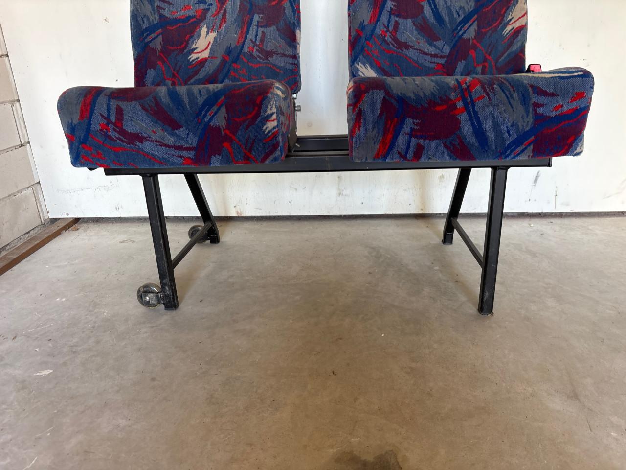 Bankje van busstoelen
