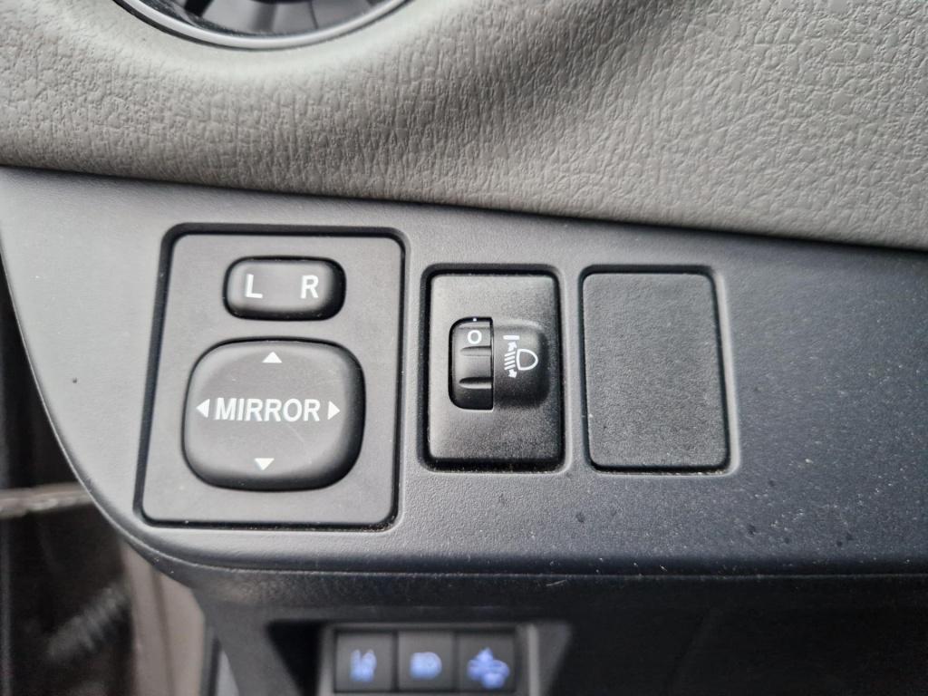 Toyota Yaris 1.5 hybrid dynamic | automaat | navi| rijstrookwaarschuwing | 