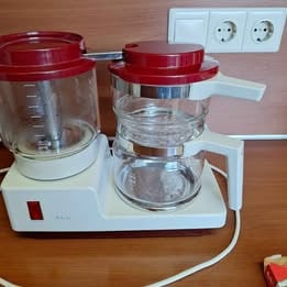 Retro koffiezetapparaat jaren 70 met glazen kannen
