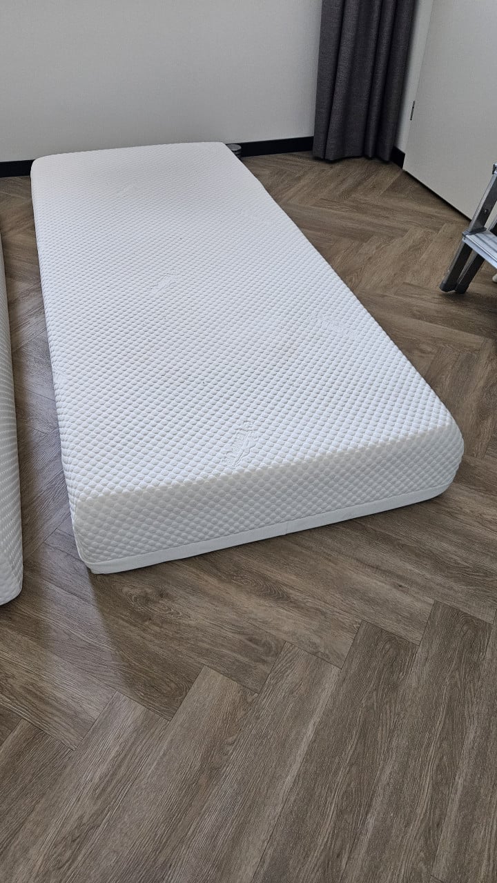 TEMPUR matras 2X ( serie CLOUD, 22 cm dik )