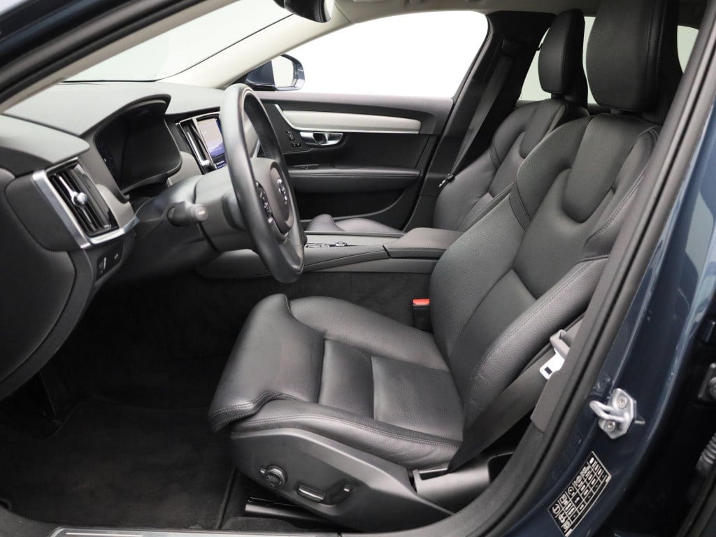 Volvo V90 2.0 b4 momentum business | automaat | navigatie | leder | apple c