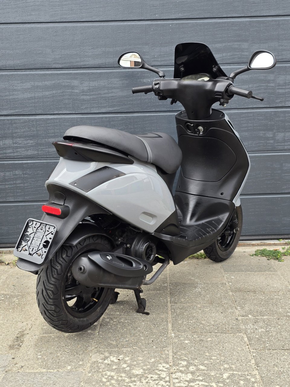 Piaggio Zip 80cc, als nieuw, geel kenteken.