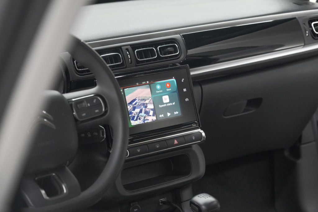 Citroen C3 puretech 110 max | parkeersensoren | apple carplay | climate con