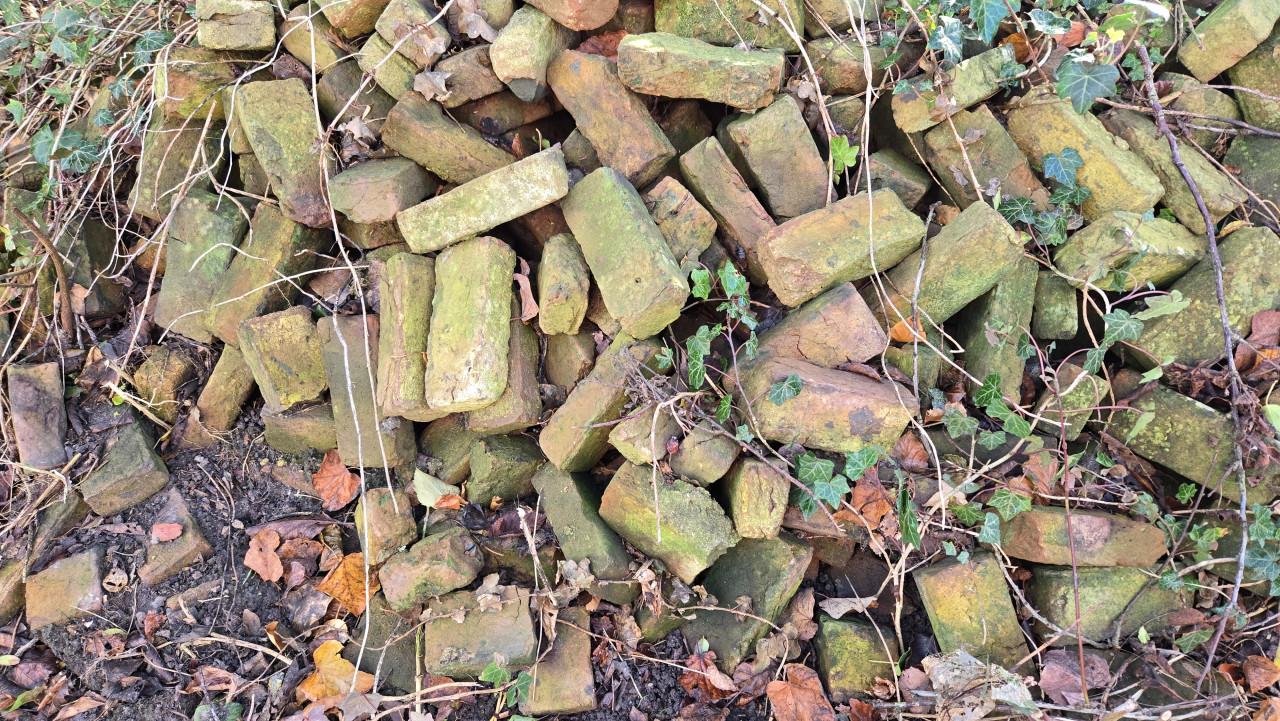 Gebakken klinkers / oude waaltjes circa 12m2