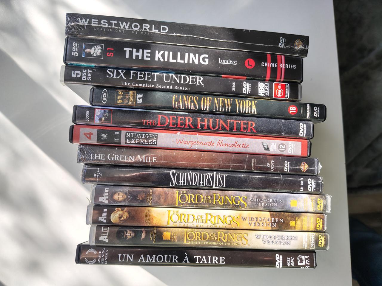 Vijfentwintig DVD"s.