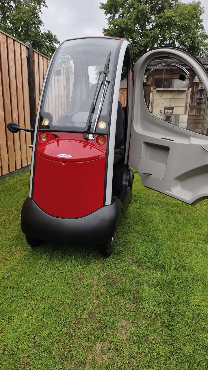 Overdekte scootmobiel Napoleon en rollator