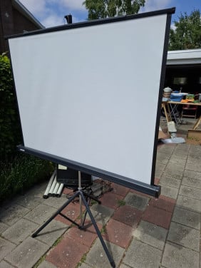 Projectiescherm op driepoot (breedte 150 cm)