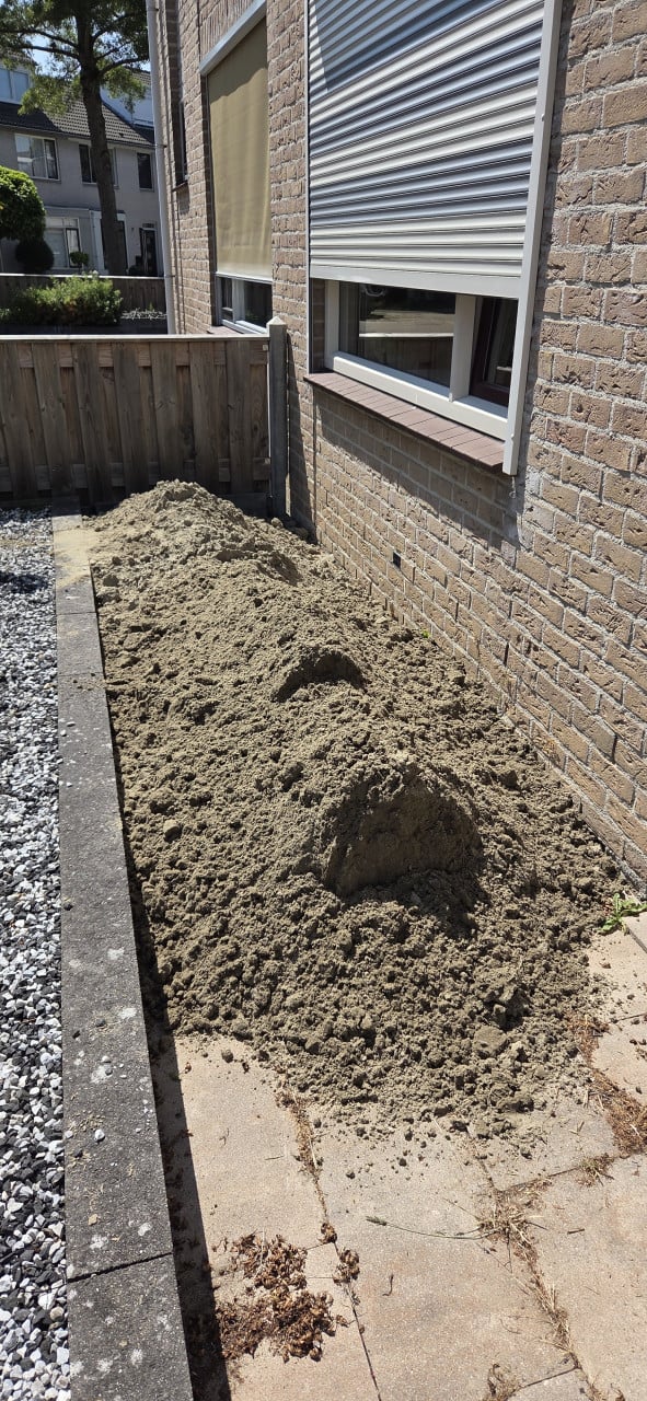 Gratis ca 1 kuub+ Plaat zand