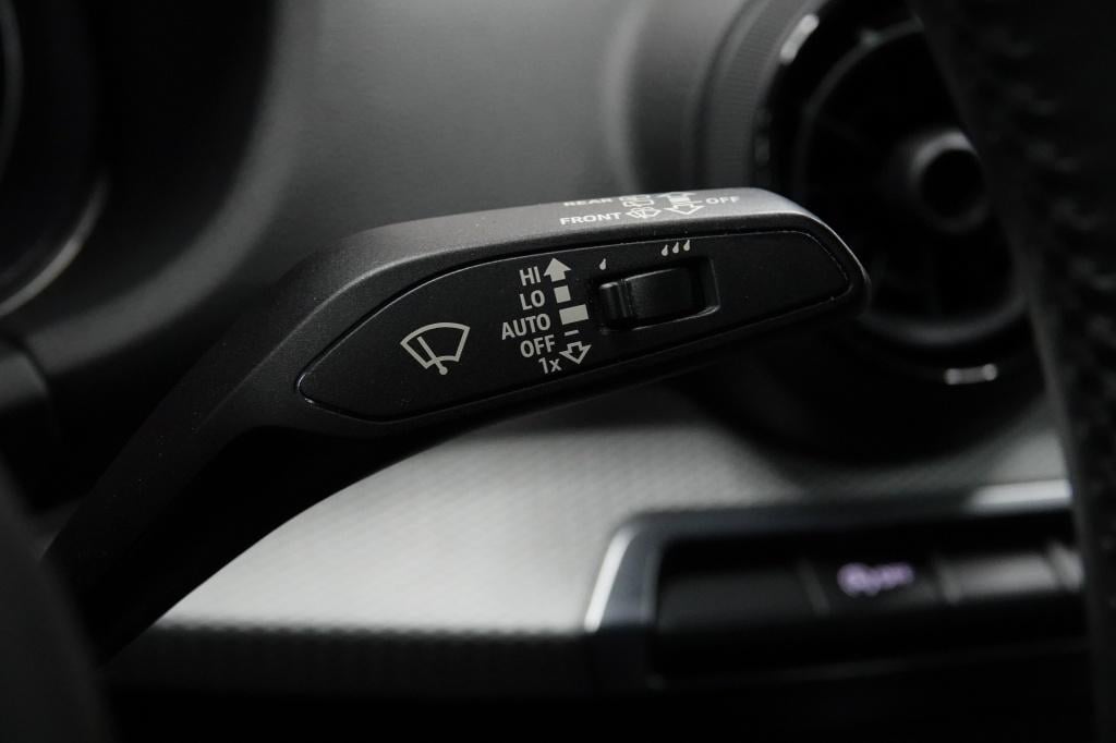 Audi Q2 1.4 tfsi | s-line | pdc | leder |