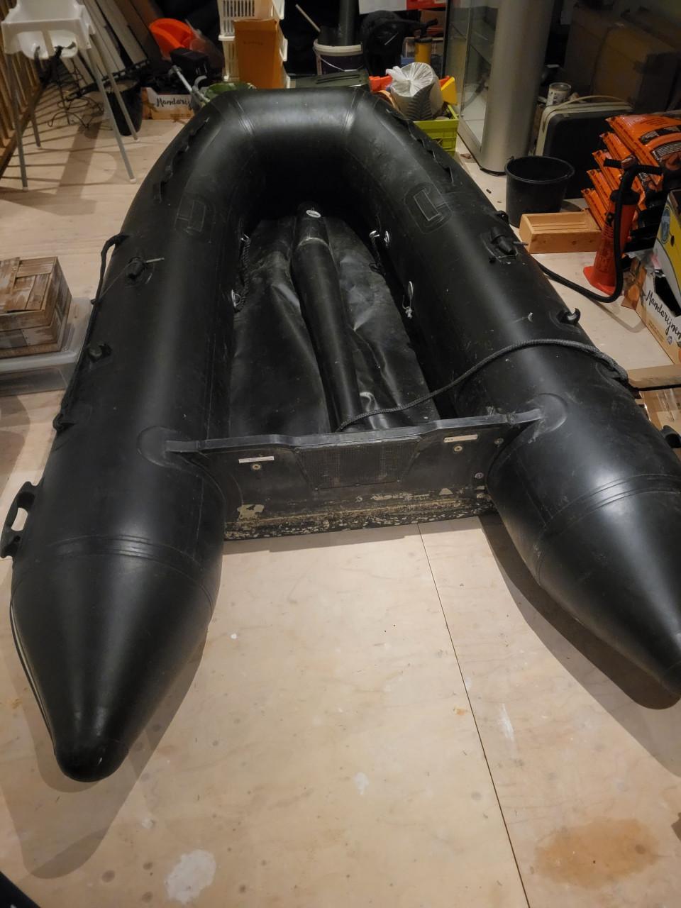 Nimarine Rhino Black 2.90 rubberboot met een 6 pk Suzuki DF6