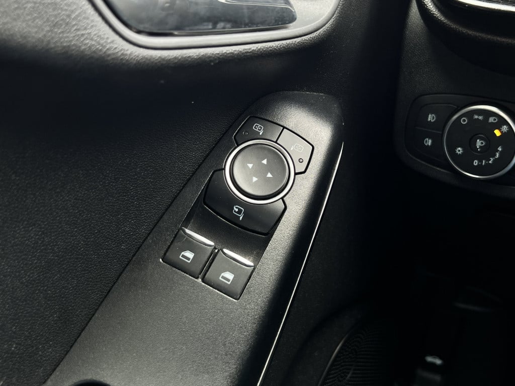 Ford Fiesta 1.0 ecoboost titanium | apple/ android carplay | st - velgen | 