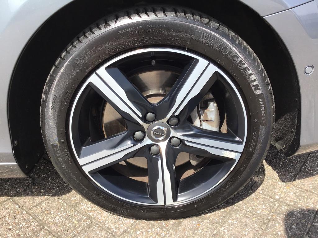Volvo V40 t3 153pk aut6 polar+ sport| panodak| camera| trekhgaak| h&k soun