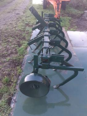 Vaste tand cultivator