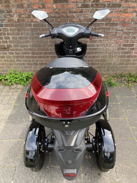 GEEN RIJBEWIJS ? NIET NODIG MET DEZE STOERE IVA T3 2.0 SCOOTER !