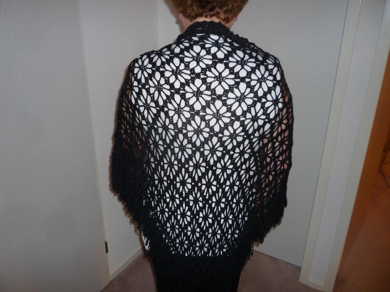 Gehaakte poncho, kleur zwart