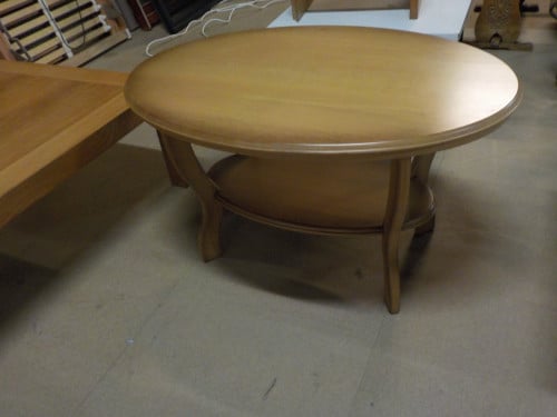 Massief blank eiken ovale salontafel in zeer goede staat 67 x 100 cm