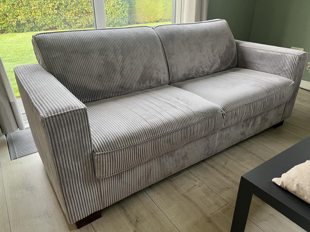 Gratis ophalen 2 2-zitsbanken - grijs - ribfluweel